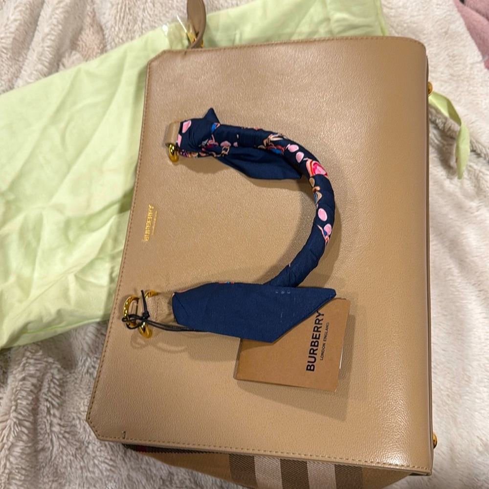 Burberry * NEW MODEL * Banwell Tote Beige Leather Shoulder Bag New